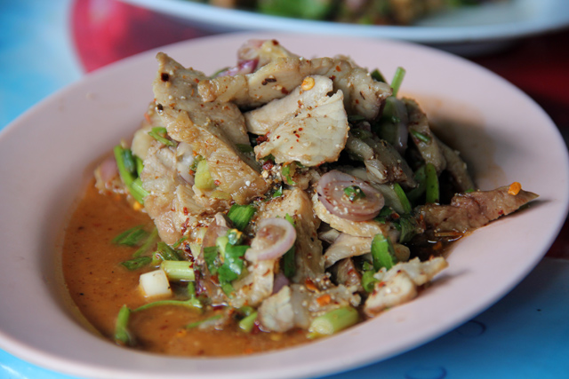 น้ำตกหมู
