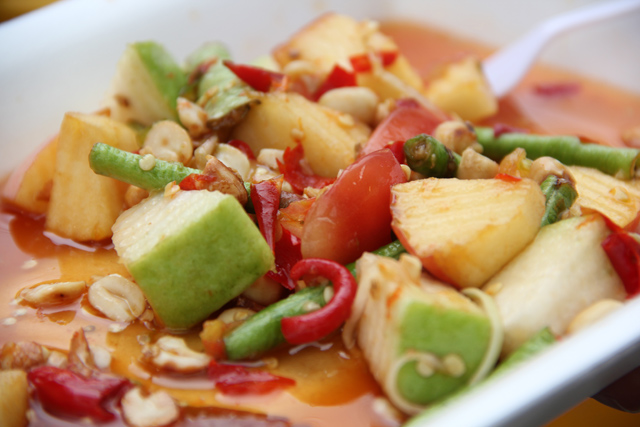 Som Tam Ponlamai ส้มตำผลไม้